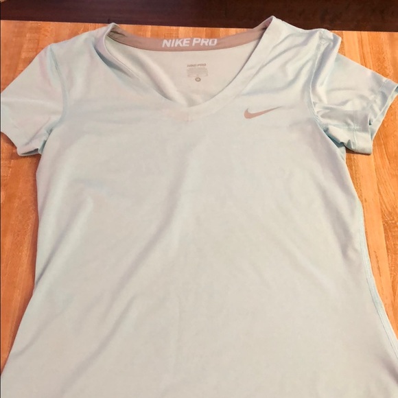3 Pack Nike Pro Shirts - Size medium - Picture 3 of 4